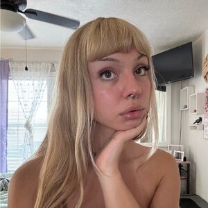 Meet your Posher, Eva